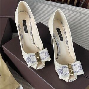 Louis Vuitton Valentine Cream Patent Leather Peep Toe Heels with Bow